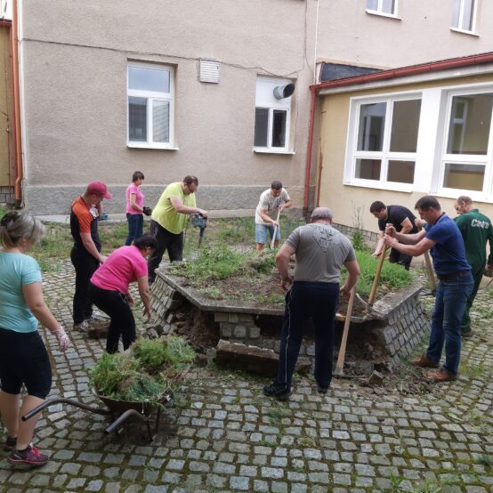 Rodiče na brigádě v atriu