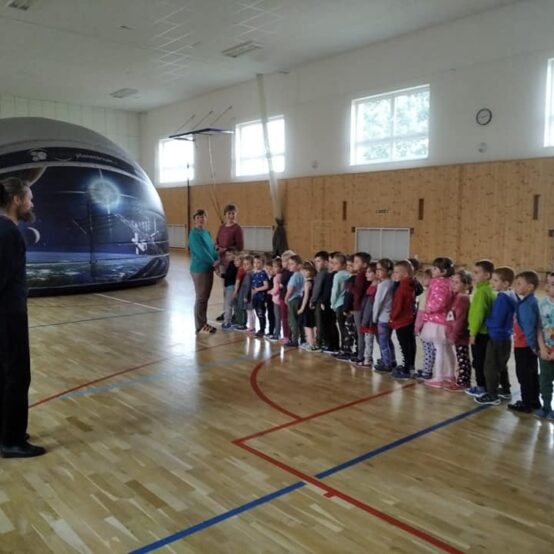 Mobilní planetárium u Broučků a Sluníček