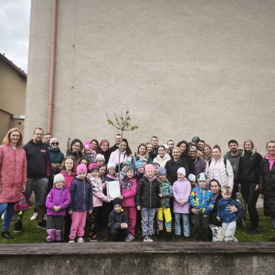 Zasazení stromu Soviček s rodiči